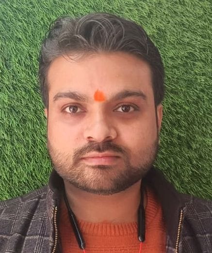 सिराथू कस्बे में ओपर ब्रिज के पास लगा जाम।       संवाद