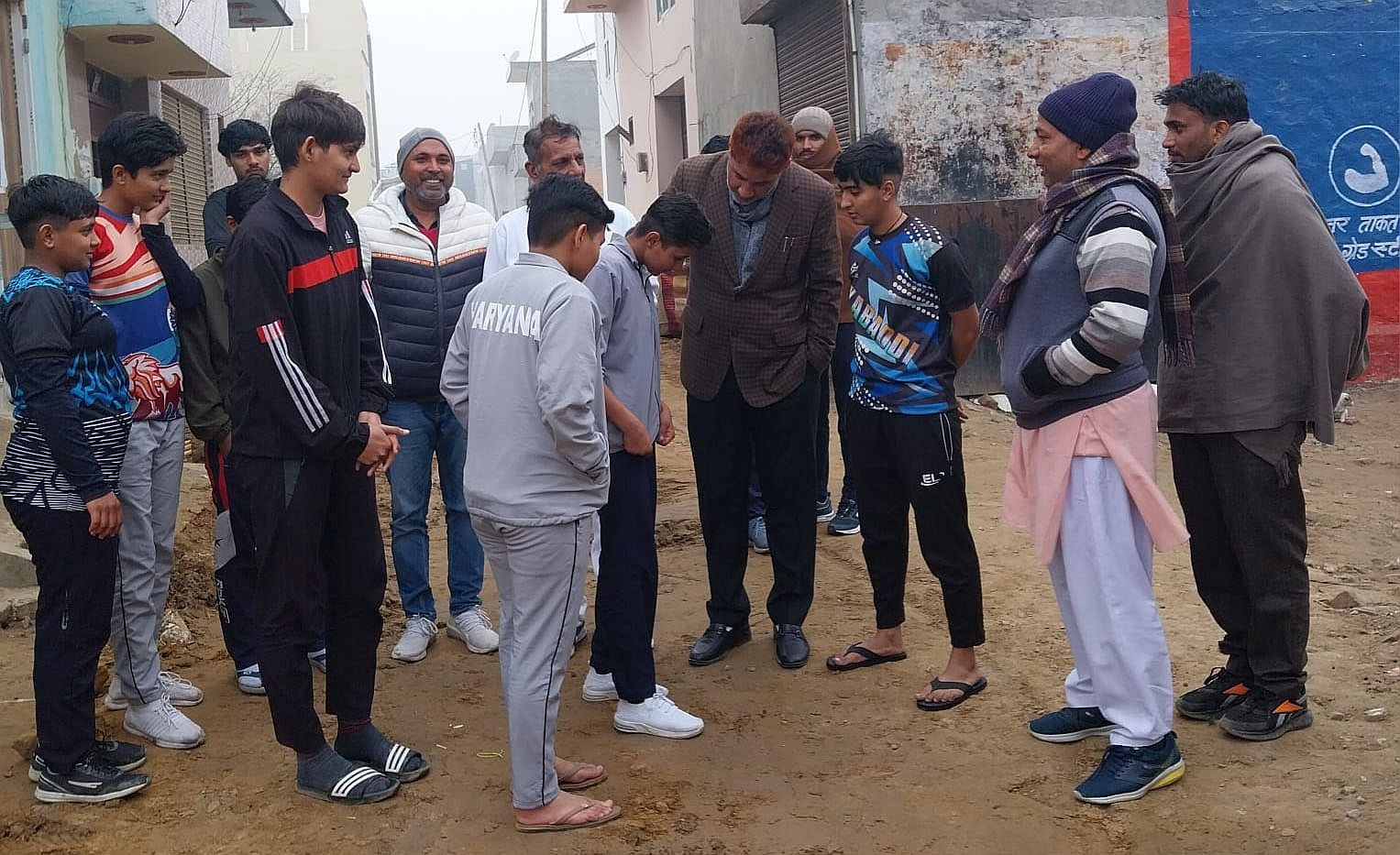 29जेएनडी28: बाबा प्रेमनाथ खेल अकेदमी में खिलाडिय़ों से रूबरू होते हुए भाजपा पूर्व प्रदेशाध्यक्ष 29जेएनडी28: बाबा प्रेमनाथ खेल अकेदमी में खिलाडिय़ों से रूबरू होते हुए भाजपा पूर्व प्रदेशाध्यक्ष