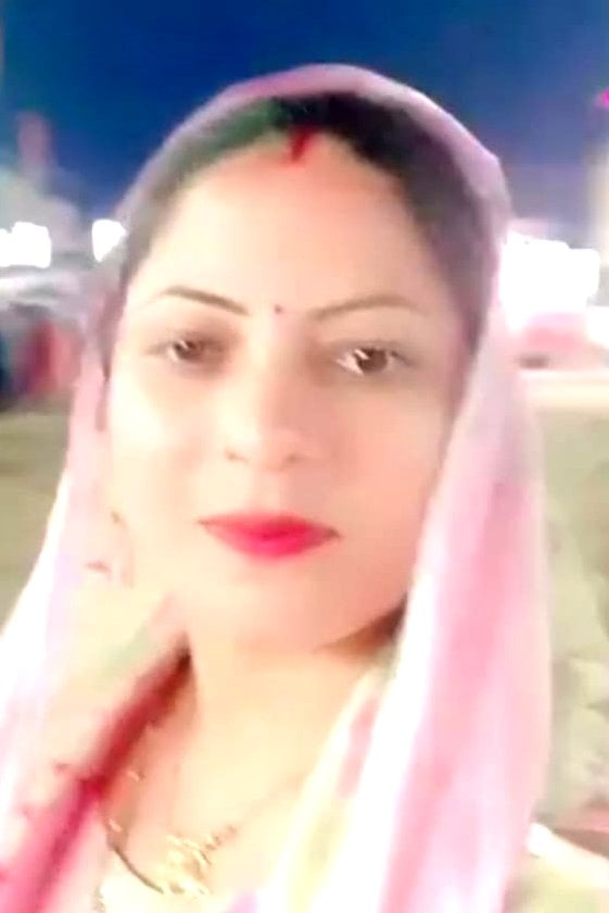 बालैनी बस स्टैंड पर हादसे के बाद मौके पर जमा लोगों की भीड़। संवाद बालैनी बस स्टैंड पर हादसे के बाद मौके पर जमा लोगों की भीड़। संवाद