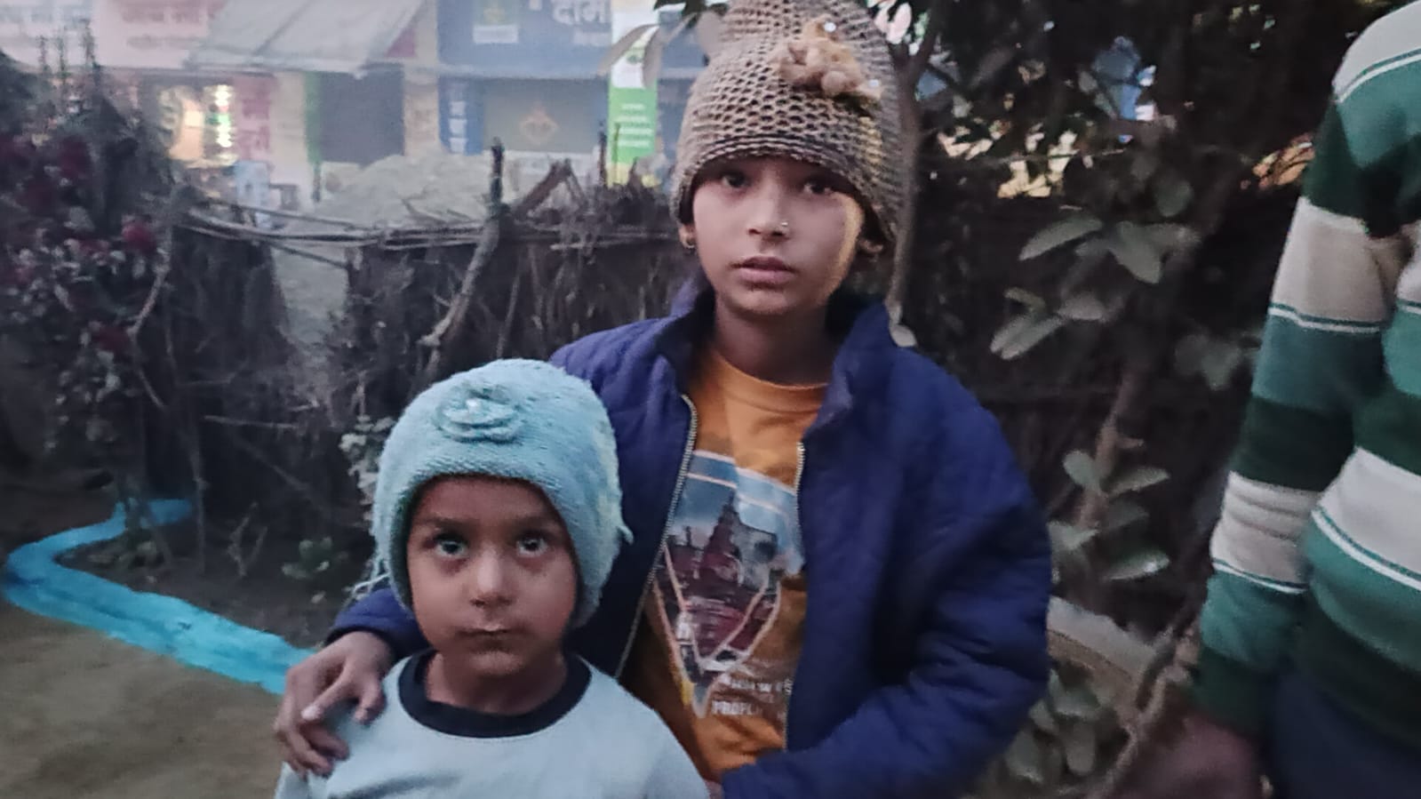 मौके पर पडा जूता । संवाद मौके पर पडा जूता । संवाद