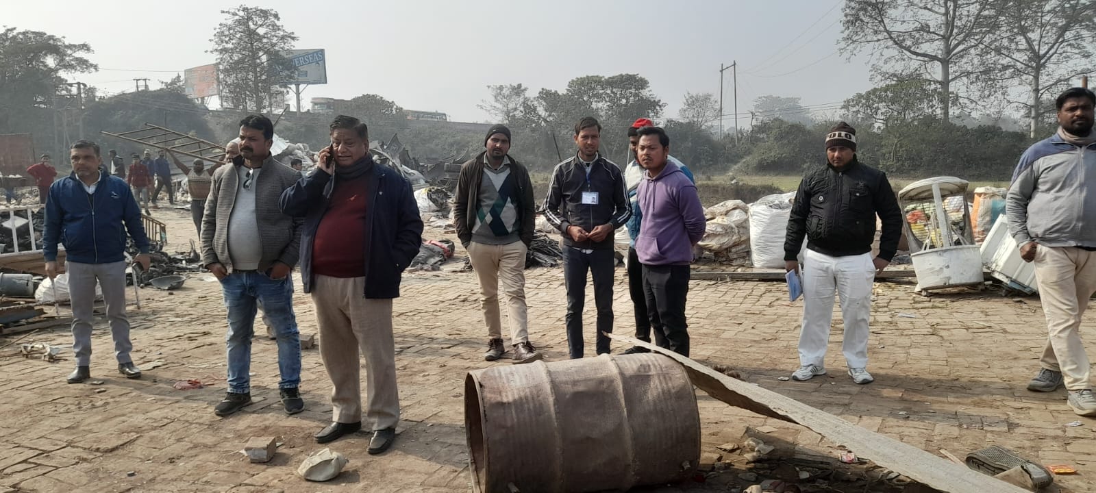 टाइगर तिराहे के पास अतिक्रमण हटाती जेसीबी मशीन । संवाद टाइगर तिराहे के पास अतिक्रमण हटाती जेसीबी मशीन । संवाद