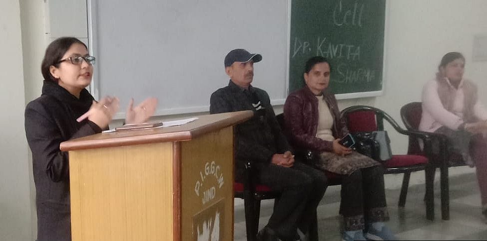 30जेएनडी01: राजकीय महिला कॉलेज में छात्राओं को संबोधित करती अधिवक्ता कविता शर्मा। संवाद 30जेएनडी01: राजकीय महिला कॉलेज में छात्राओं को संबोधित करती अधिवक्ता कविता शर्मा। संवाद