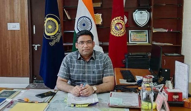 30जेएनडी03: जानकारी देते हुए डीसी मोहम्मद इमरान रजा। स्वयं 30जेएनडी03: जानकारी देते हुए डीसी मोहम्मद इमरान रजा। स्वयं