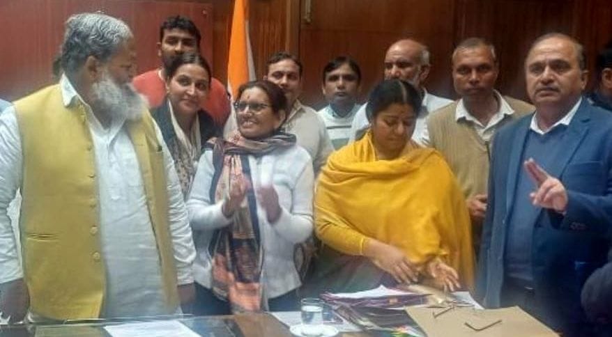 30जेएनडी08-चंडीगढ़ में स्वास्थ्य मंत्री से मिलते हुए एमपीएचडब्ल्यू एसोसिएशन का शिष्टमंडल। स्वयं 30जेएनडी08-चंडीगढ़ में स्वास्थ्य मंत्री से मिलते हुए एमपीएचडब्ल्यू एसोसिएशन का शिष्टमंडल। स्वयं