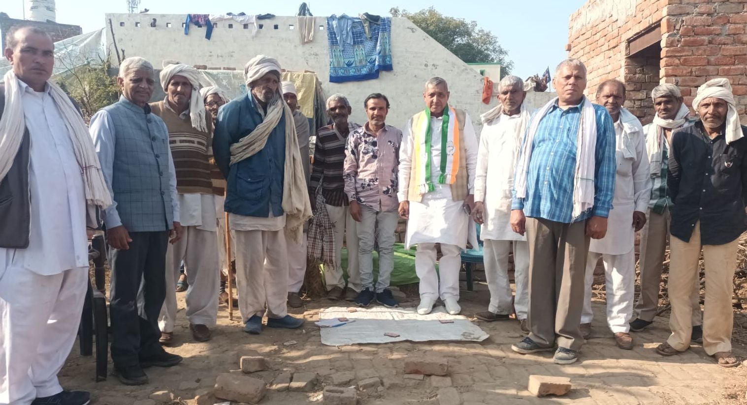 30जेएनडी11 : लोगों को कांग्रेस जन संदेश यात्रा जनसभा का निमंत्रण देते रघुबीर भारद्वाज व अन्य ने 30जेएनडी11 : लोगों को कांग्रेस जन संदेश यात्रा जनसभा का निमंत्रण देते रघुबीर भारद्वाज व अन्य ने