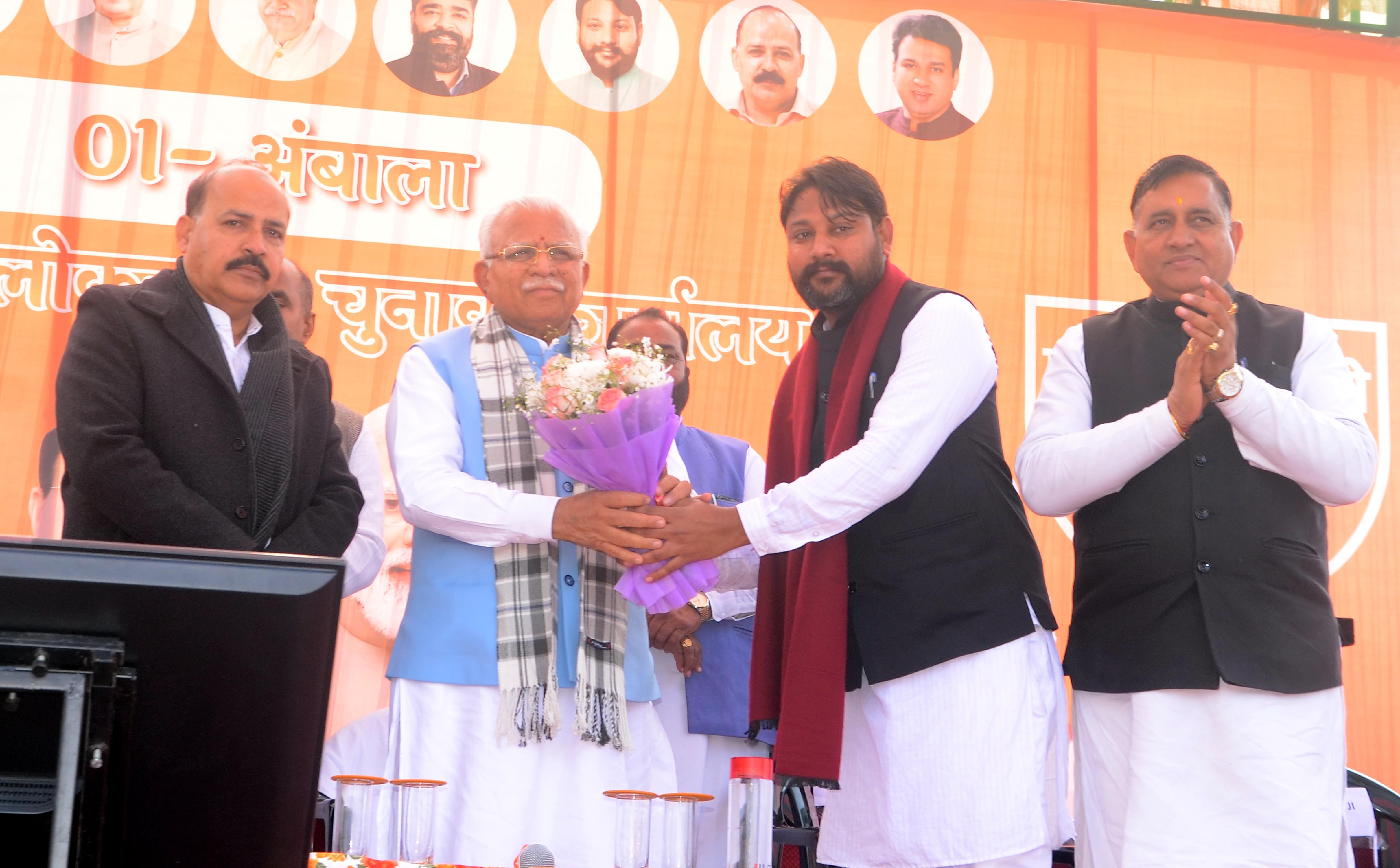 अंबाला सिटी में लोकसभा कार्यालय का रीबन काटकर शुभारंभ करते मुख्यमंत्री। संवाद अंबाला सिटी में लोकसभा कार्यालय का रीबन काटकर शुभारंभ करते मुख्यमंत्री। संवाद