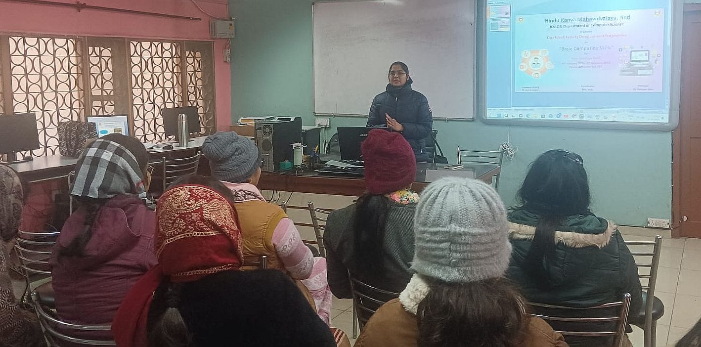 31जेएनडी06: कंप्यूटर सिस्टम की गति व कार्य को बढ़ाने के बारे में जानकारी देते हुए प्राध्यापिका। 31जेएनडी06: कंप्यूटर सिस्टम की गति व कार्य को बढ़ाने के बारे में जानकारी देते हुए प्राध्यापिका।