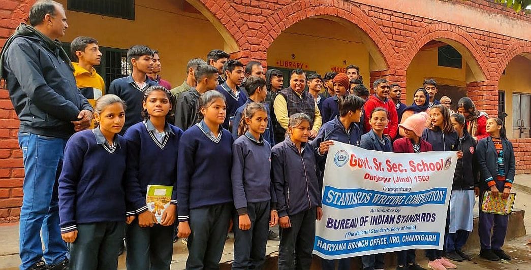 31जेएनडी12: मानक लेखन प्रतियोगिता में हिस्सा लेने वाले प्रतिभागी। संवाद 31जेएनडी12: मानक लेखन प्रतियोगिता में हिस्सा लेने वाले प्रतिभागी। संवाद
