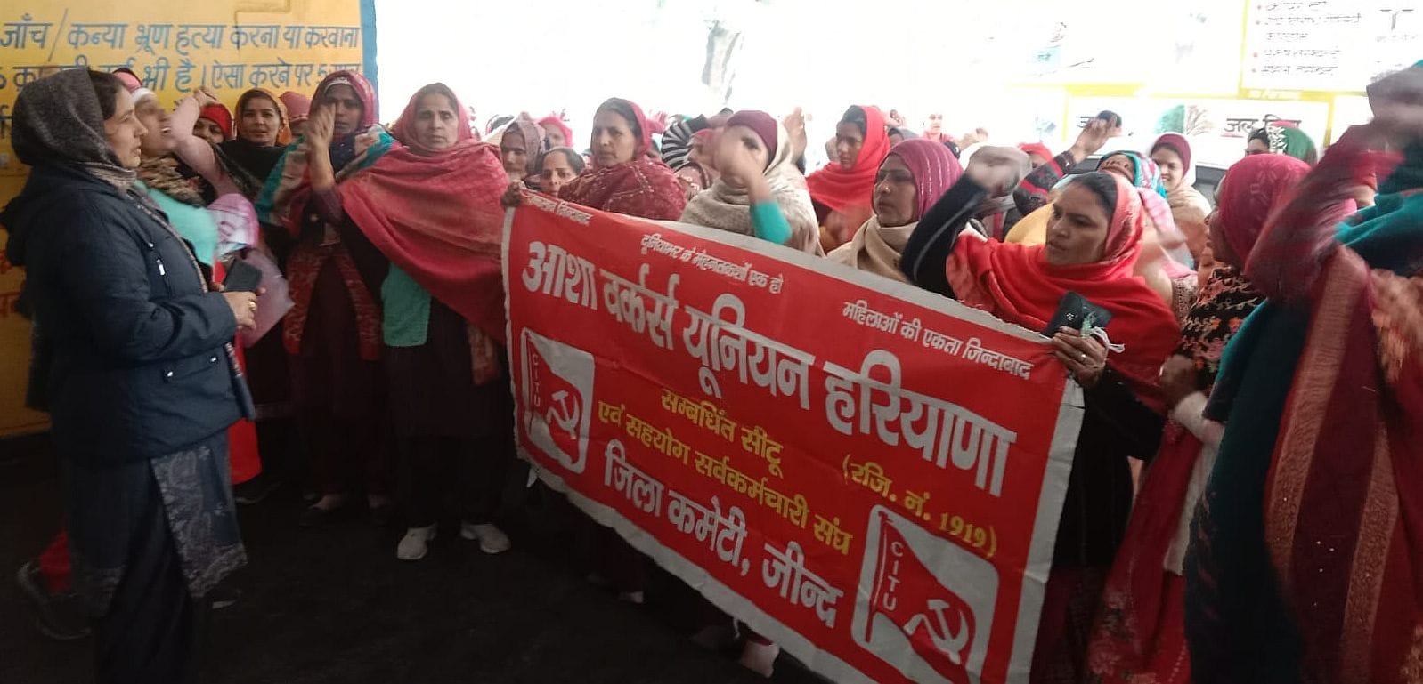01जेएनडी13: सीएमओ कार्यालय पर प्रदर्शन करती आशा वर्कर। संवाद 01जेएनडी13: सीएमओ कार्यालय पर प्रदर्शन करती आशा वर्कर। संवाद