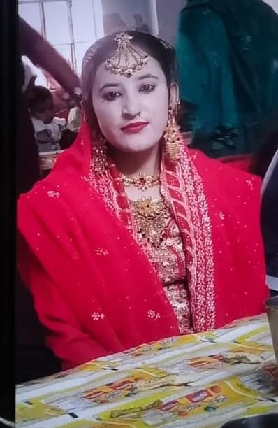 कांधला क्षेत्र में महिला की हत्या के मामले की जांच करते एएसपी संतोष कुमार। संवाद कांधला क्षेत्र में महिला की हत्या के मामले की जांच करते एएसपी संतोष कुमार। संवाद