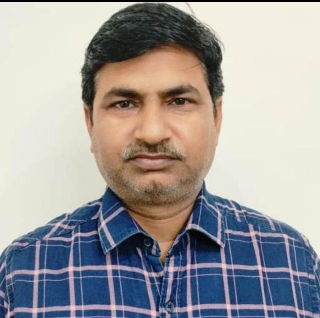 मिर्जापुर में फसल की रखवाली करता किसान। संवाद