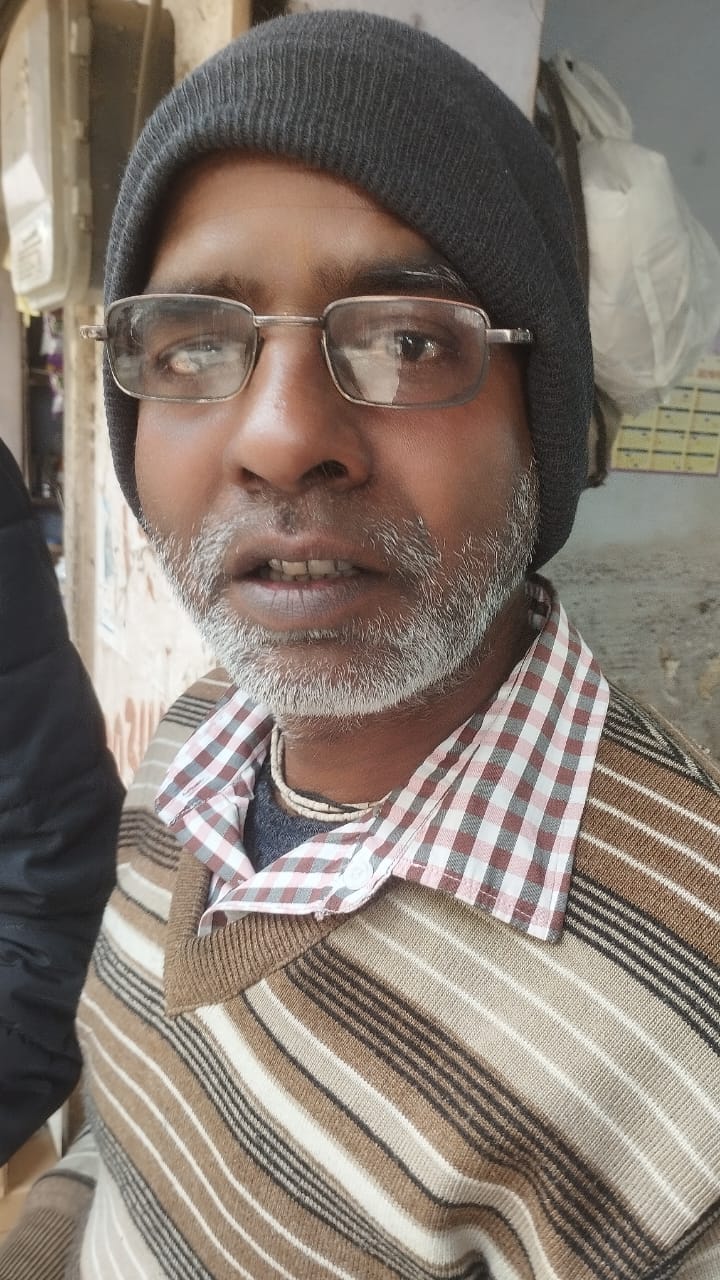 नाले के पास लगा कूड़े के ढेर,   संवाद।