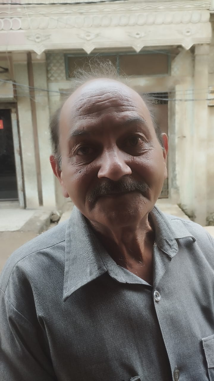 नाले के पास लगा कूड़े के ढेर,   संवाद।