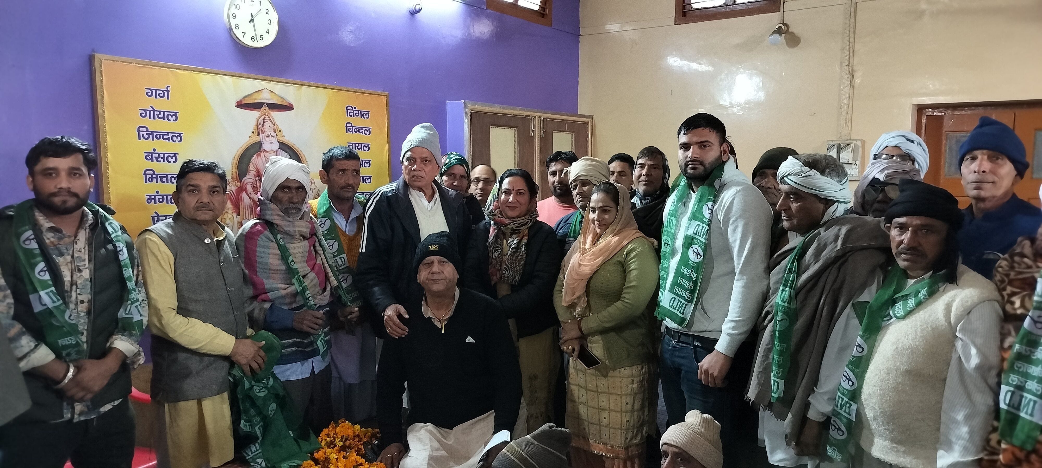 08जेएनडी33: दूसरे दलों को छोड़ कर इनेलो में शामिल होते हुए विभिन्न गांव से ग्रामीण। संवाद 08जेएनडी33: दूसरे दलों को छोड़ कर इनेलो में शामिल होते हुए विभिन्न गांव से ग्रामीण। संवाद