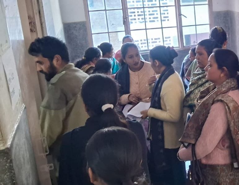 नागरिक अस्पताल जोगिंद्रनगर के रोगी वार्ड में उपचाराधीन दिव्यांग मरीज। संवाद नागरिक अस्पताल जोगिंद्रनगर के रोगी वार्ड में उपचाराधीन दिव्यांग मरीज। संवाद