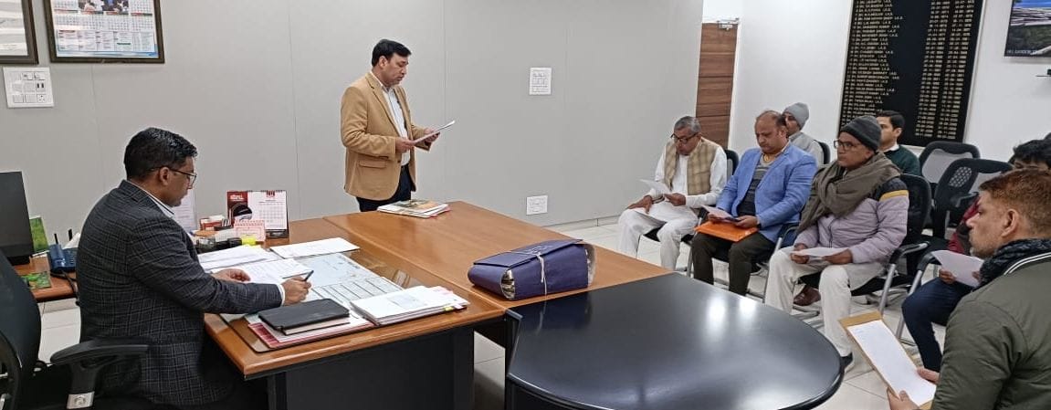 08जेएनडी18-लोकसभा चुनाव को लेकर पार्टी पदाधिकारियों की बैठक लेते डीसी मोहम्मद इमरान रजा। स्वयं 08जेएनडी18-लोकसभा चुनाव को लेकर पार्टी पदाधिकारियों की बैठक लेते डीसी मोहम्मद इमरान रजा। स्वयं