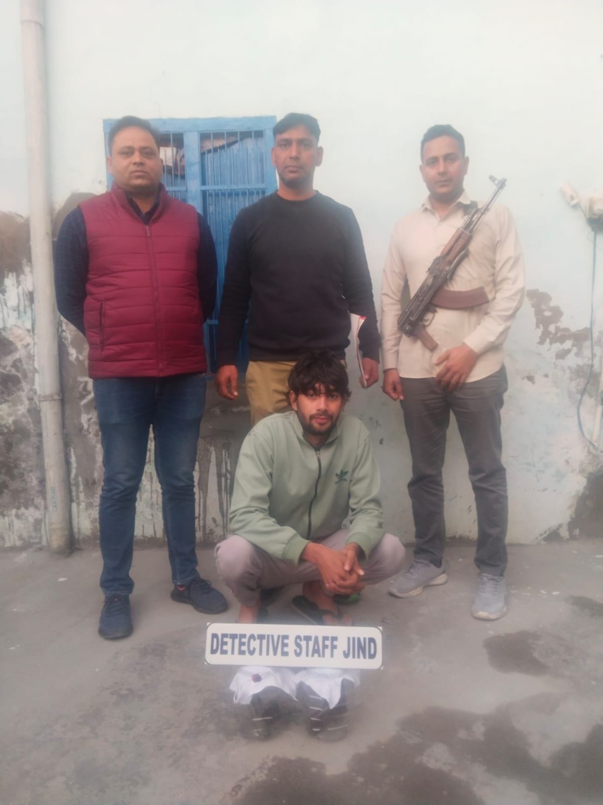 09जेएनडी47: पुलिस गिरफ्त में पकड़ा गया आरोपी। स्त्रोत। 09जेएनडी47: पुलिस गिरफ्त में पकड़ा गया आरोपी। स्त्रोत।