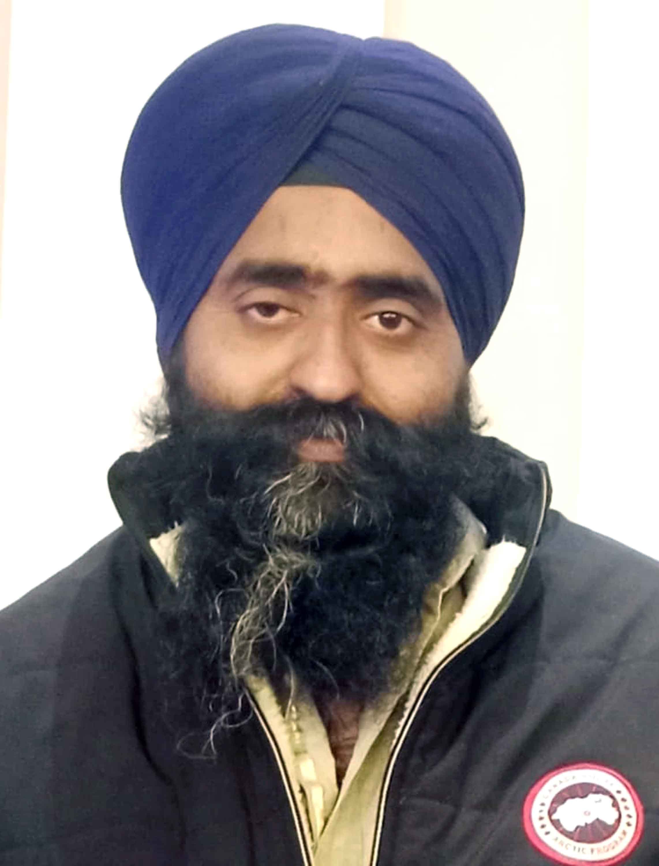 अंबाला सिटी के गुरुद्वारा सिंह सभा धूलकोट में लंगर व्यवस्था में सेवाए प्रदान करती सिख संगतें। अंबाला सिटी के गुरुद्वारा सिंह सभा धूलकोट में लंगर व्यवस्था में सेवाए प्रदान करती सिख संगतें।