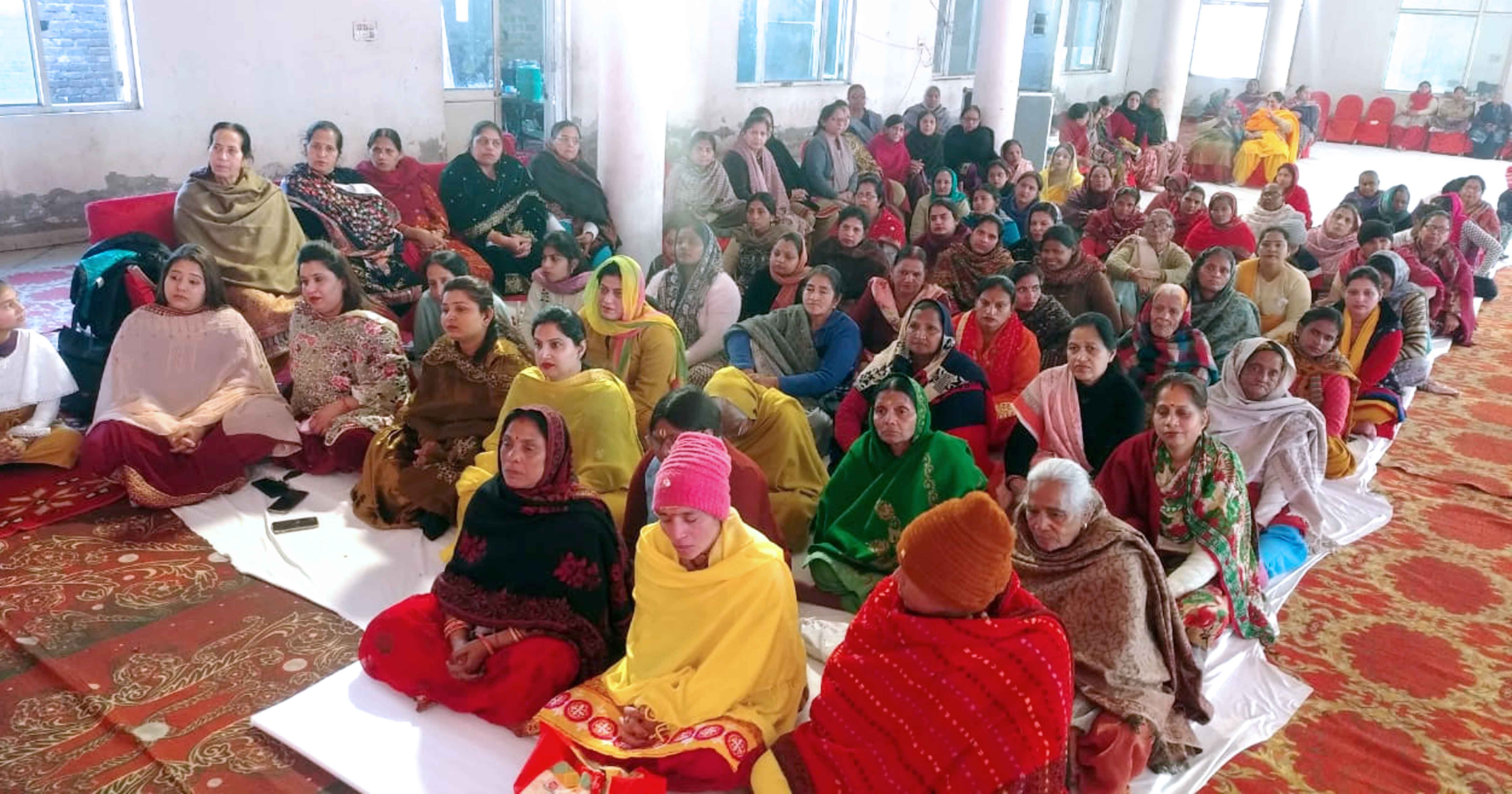 अंबाला सिटी के मां महाकाली दुखभंजनी मंदिर हाल में चल रही श्रीमद् भागवत कथा में प्रवचन करते कथा अंबाला सिटी के मां महाकाली दुखभंजनी मंदिर हाल में चल रही श्रीमद् भागवत कथा में प्रवचन करते कथा