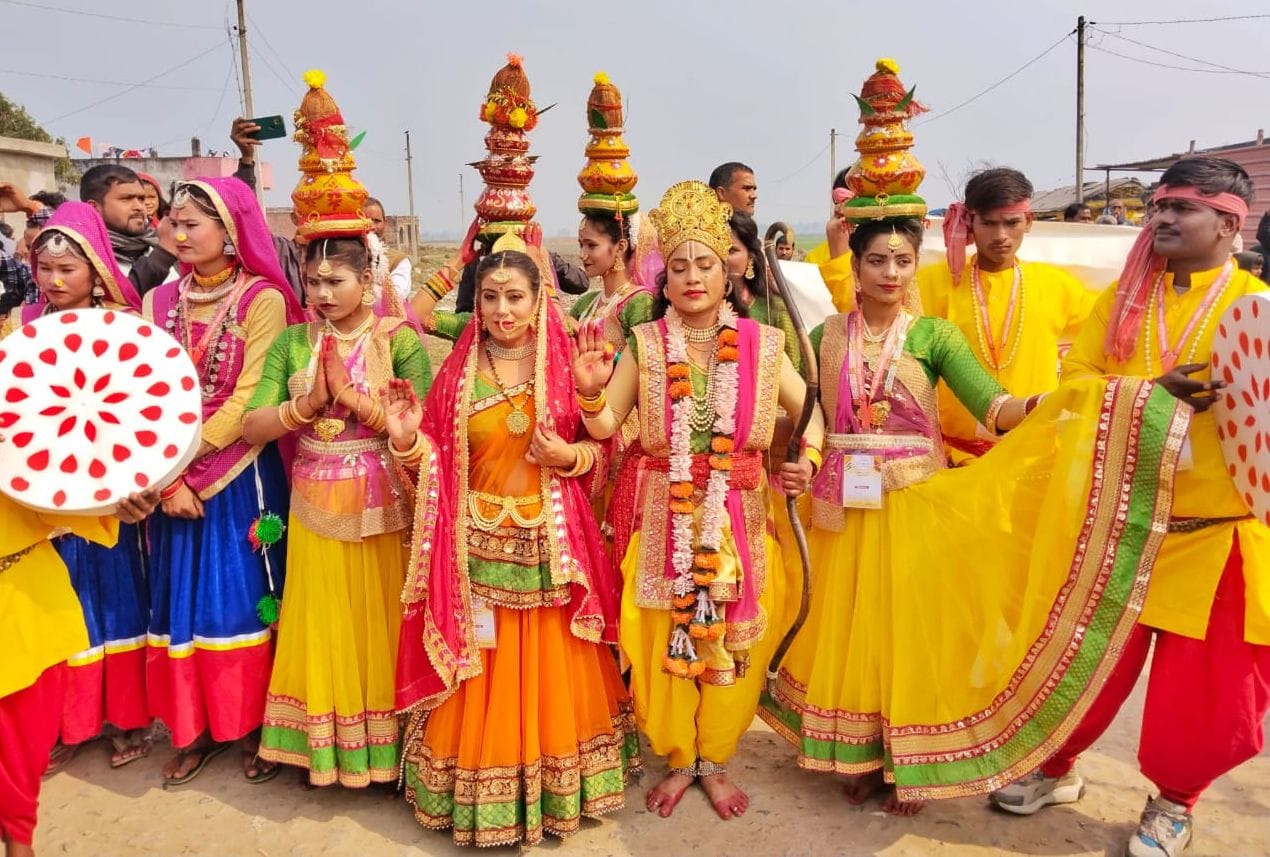 सिद्धार्थ विश्वविद्यालय के परिसर में आयोजित भारत नेपाल मैत्री महोत्सव में कार्यक्रम का मंचन करत सिद्धार्थ विश्वविद्यालय के परिसर में आयोजित भारत नेपाल मैत्री महोत्सव में कार्यक्रम का मंचन करत