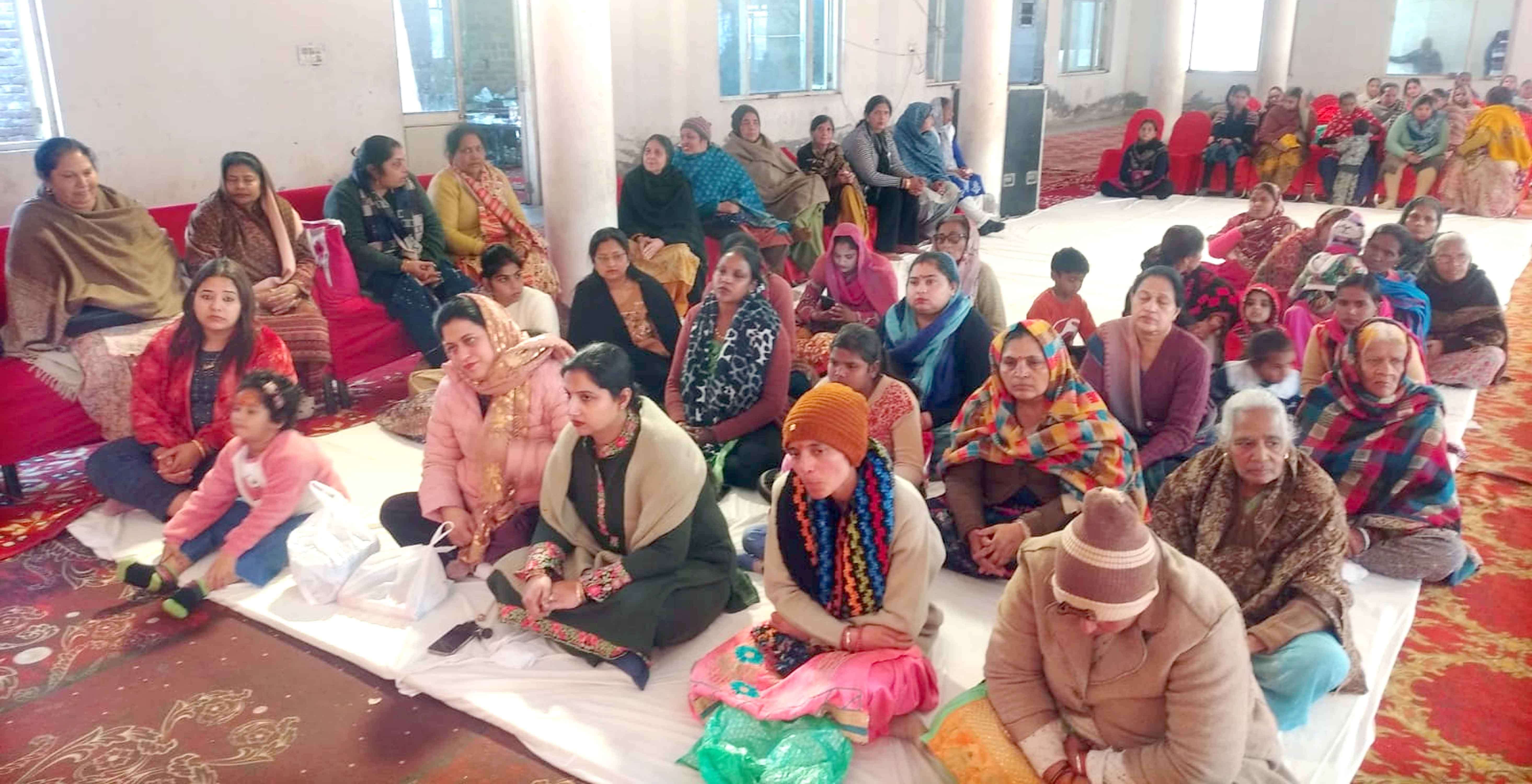 अंबाला सिटी के मां महाकाली दुखभंजनी मंदिर हाल में चल रही श्रीमद् भागवत कथा में प्रवचन करते कथा अंबाला सिटी के मां महाकाली दुखभंजनी मंदिर हाल में चल रही श्रीमद् भागवत कथा में प्रवचन करते कथा