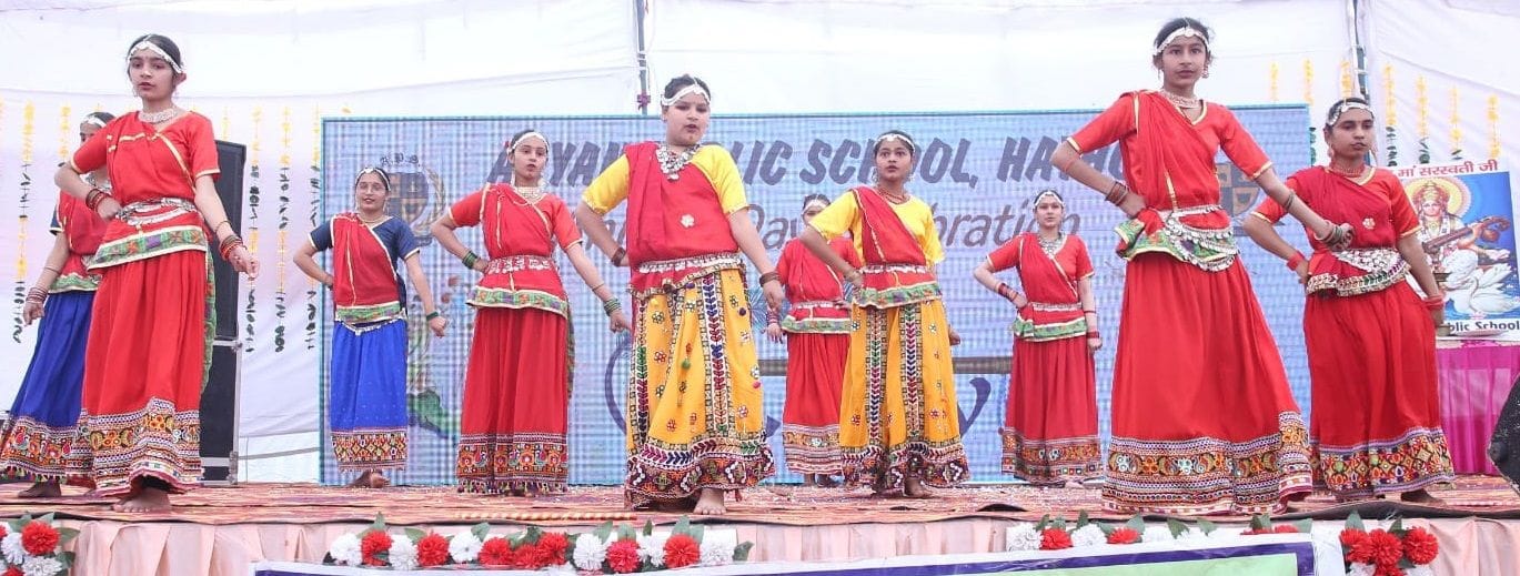 11जेएनडी23: वार्षिक समारोह में प्रस्तुति देते विद्यार्थी। संवाद 11जेएनडी23: वार्षिक समारोह में प्रस्तुति देते विद्यार्थी। संवाद