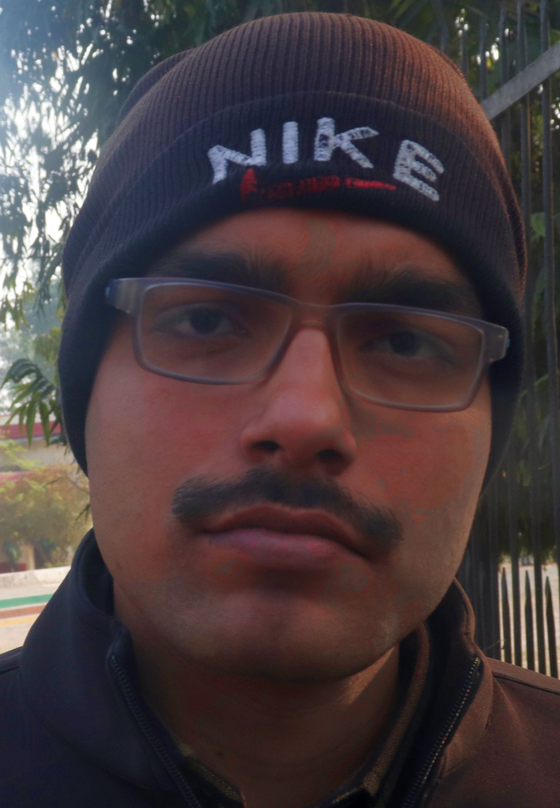 जीआईसी से पेपर देकर निकलते अभ्यर्थी। संवाद जीआईसी से पेपर देकर निकलते अभ्यर्थी। संवाद