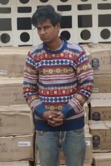कुंडा के पुराना बाबूगंज के समीप पकड़े गये ट्रक से बरामद अंग्रेजी शराब। संवाद कुंडा के पुराना बाबूगंज के समीप पकड़े गये ट्रक से बरामद अंग्रेजी शराब। संवाद