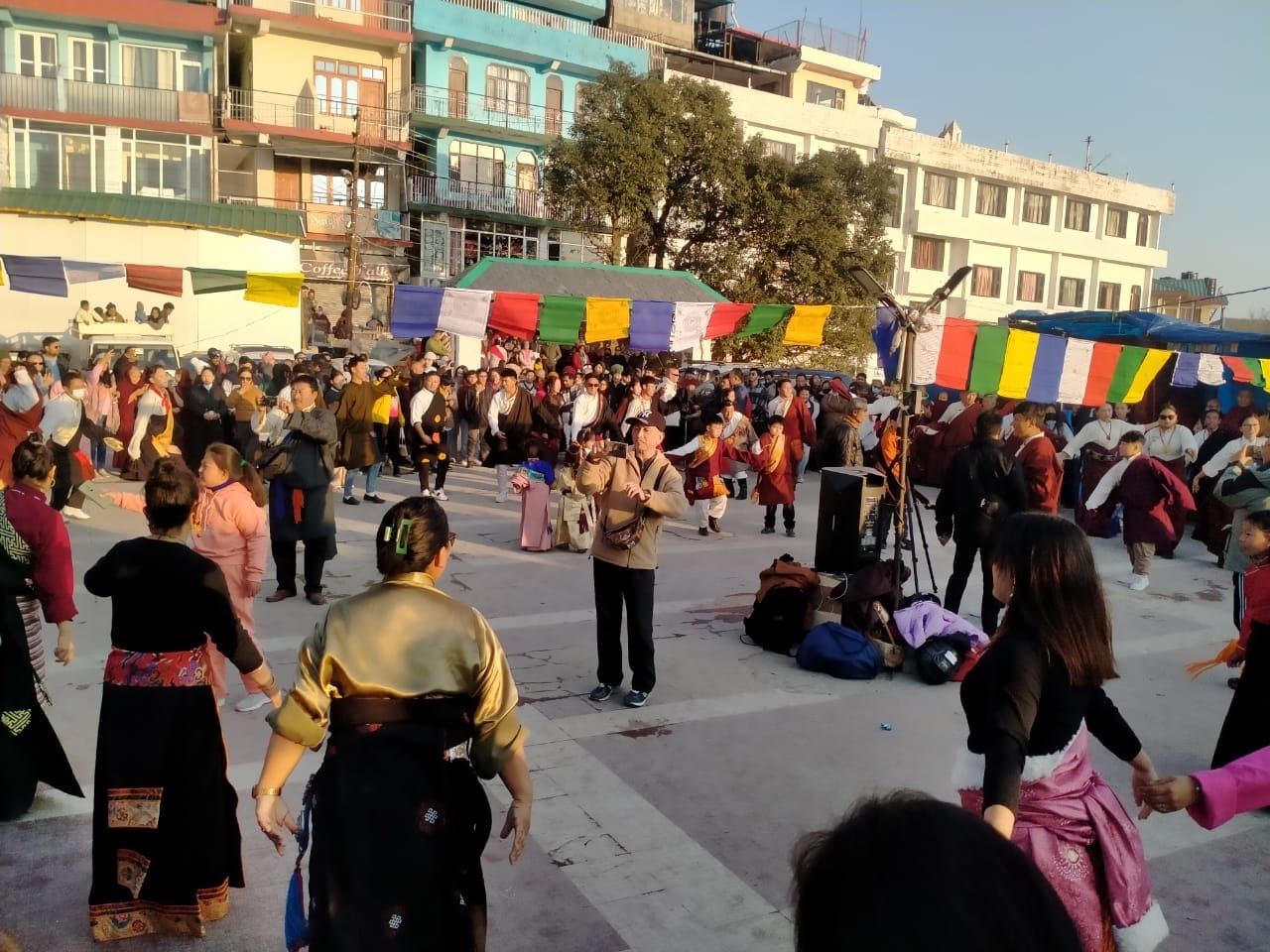 कल्चरल मीट में कार्यक्रम पेश करते आयुर्वेदिक संस्थान पपरोला के छात्र कल्चरल मीट में कार्यक्रम पेश करते आयुर्वेदिक संस्थान पपरोला के छात्र