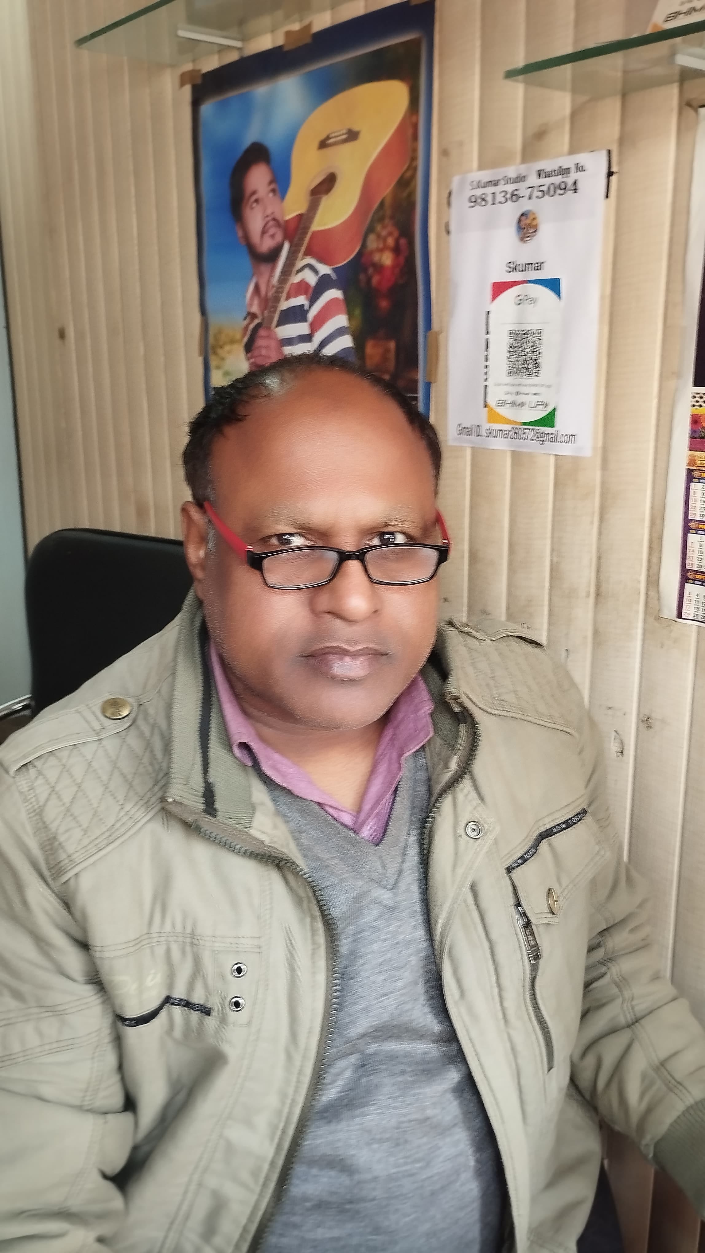 सड़क पर बने गड्ढों की तस्वीर, संवाद। सड़क पर बने गड्ढों की तस्वीर, संवाद।