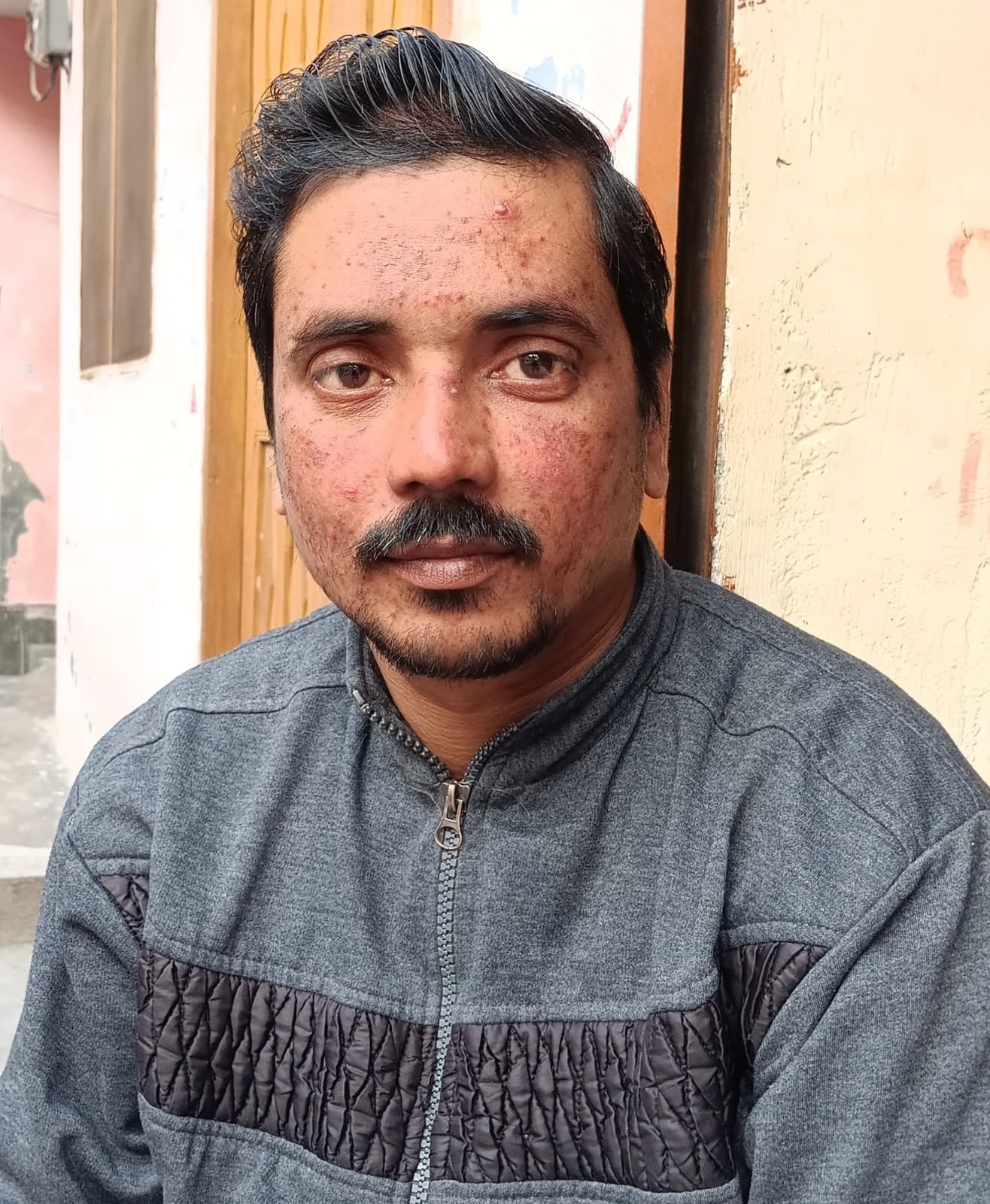 शहर की किराना मंडी में दुकानो के बाहर लगा समान । संवाद शहर की किराना मंडी में दुकानो के बाहर लगा समान । संवाद