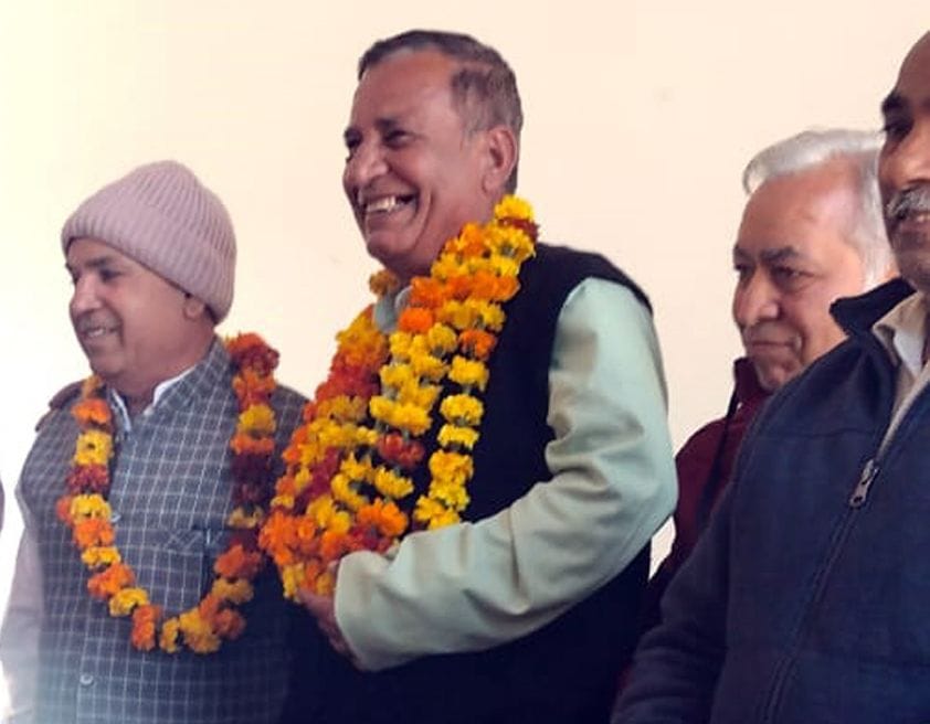 13जेएनडी20: नवनियुक्त प्रधान यशपाल सूरी का अभिनंदन करते हुए वरिष्ठ नागरिक। संवाद 13जेएनडी20: नवनियुक्त प्रधान यशपाल सूरी का अभिनंदन करते हुए वरिष्ठ नागरिक। संवाद