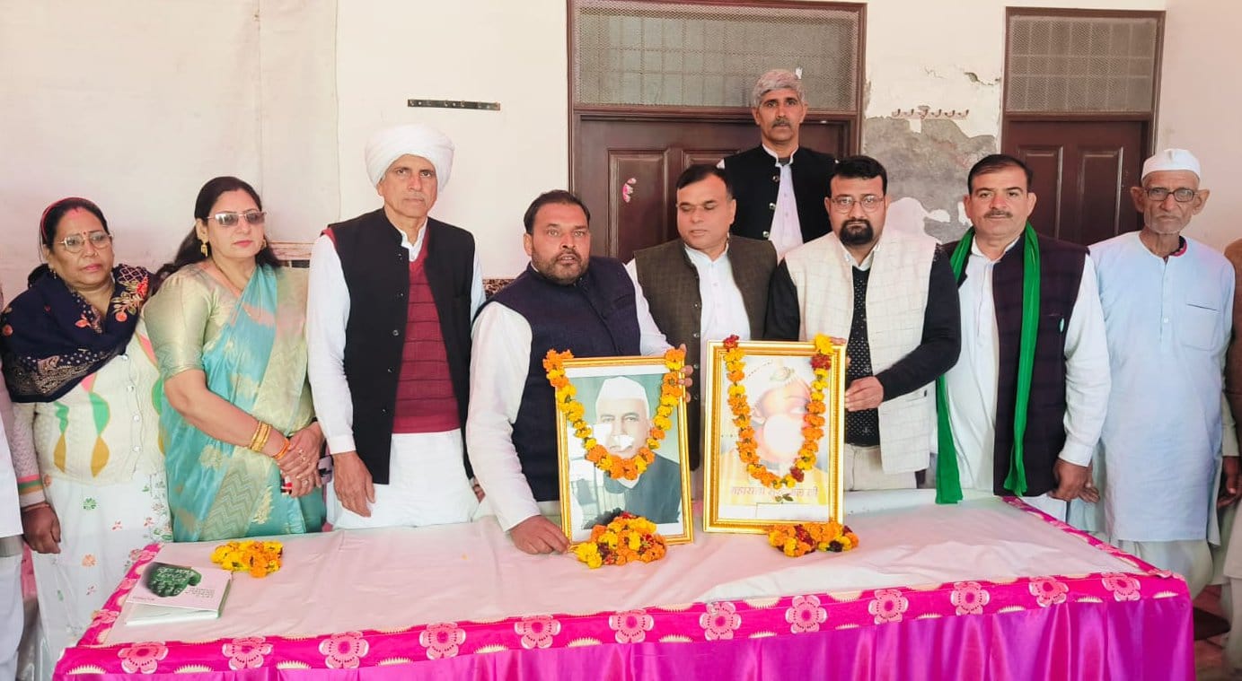 शामली महाराजा सूरज मल स्कूल में महाराजा सूरज मल की जयंती पर केक काटते स्कूल प्रबंधक व कमेट शामली महाराजा सूरज मल स्कूल में महाराजा सूरज मल की जयंती पर केक काटते स्कूल प्रबंधक व कमेट