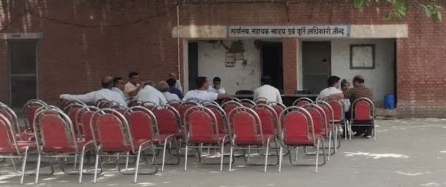14जेएनडी15: रोहतक रोड स्थित खाद्य एवं आपूर्ति विभाग कार्यालय का फोटो। फाइल फोटो। 14जेएनडी15: रोहतक रोड स्थित खाद्य एवं आपूर्ति विभाग कार्यालय का फोटो। फाइल फोटो।