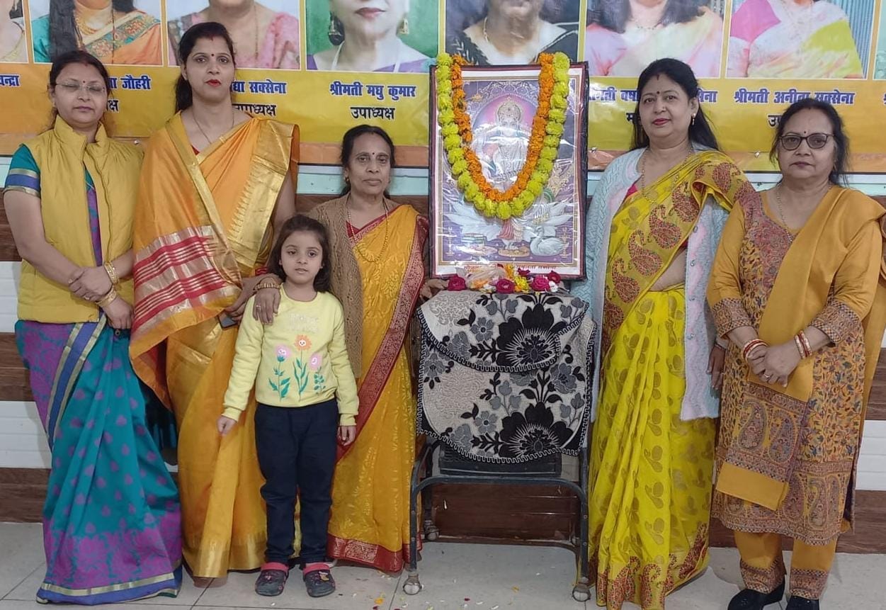 शहर के मोहल्ला मोहम्मद फारूख में घर पर किया गया मां सरस्वती का पूजन । स्रोत - स्वयं