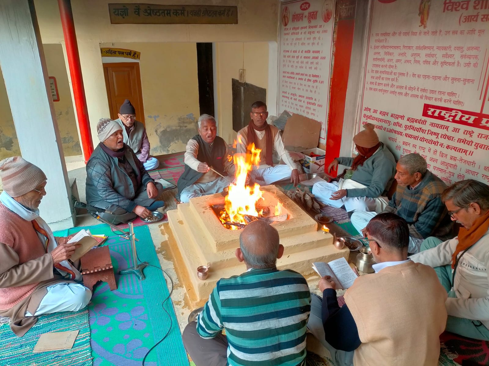 शहर के मोहल्ला मोहम्मद फारूख में घर पर किया गया मां सरस्वती का पूजन । स्रोत - स्वयं