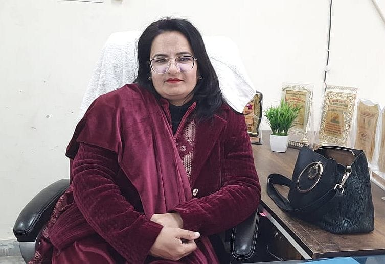 15जेएनडी09: जानकारी देती जिला कार्यक्रम अधिकारी सुलोचना कुंडू। संवाद 15जेएनडी09: जानकारी देती जिला कार्यक्रम अधिकारी सुलोचना कुंडू। संवाद