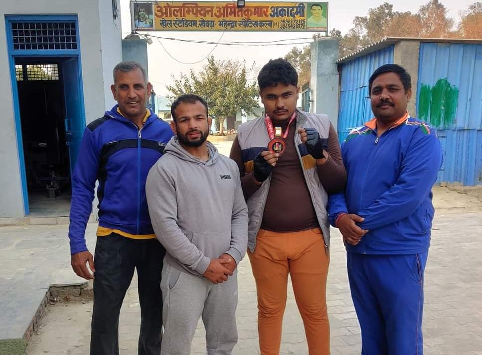 फोटो :52: सोनीपत के गांव खेवड़ा में अंतरराष्ट्रीय ओपन किक बॉक्सिंग के कांस्य पदक विजेता कृष आंति फोटो :52: सोनीपत के गांव खेवड़ा में अंतरराष्ट्रीय ओपन किक बॉक्सिंग के कांस्य पदक विजेता कृष आंति