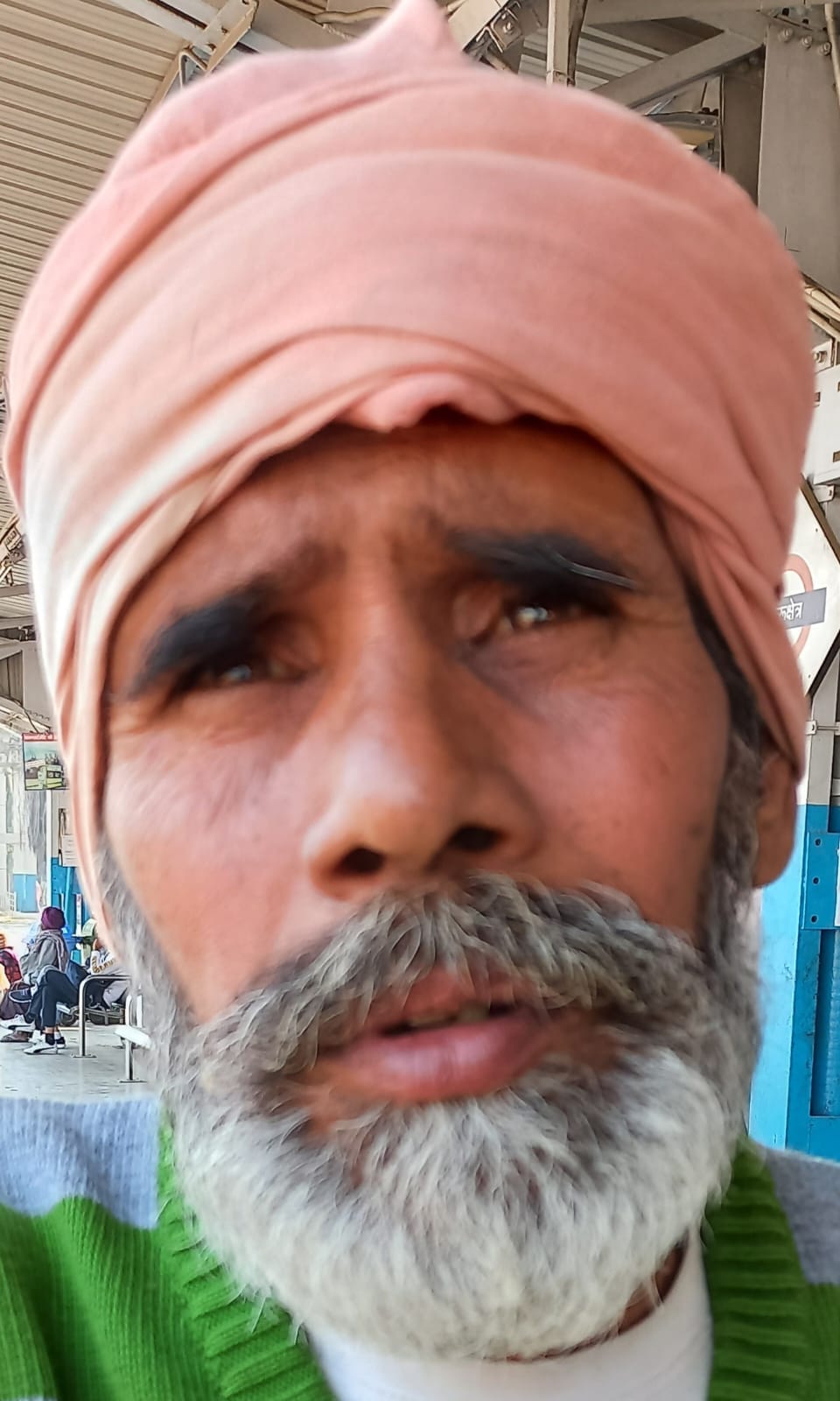 कुरुक्षेत्र। कुरुक्षेत्र रेलवे स्टेशन पर लगी यात्रियों की भीड़। संवाद कुरुक्षेत्र। कुरुक्षेत्र रेलवे स्टेशन पर लगी यात्रियों की भीड़। संवाद