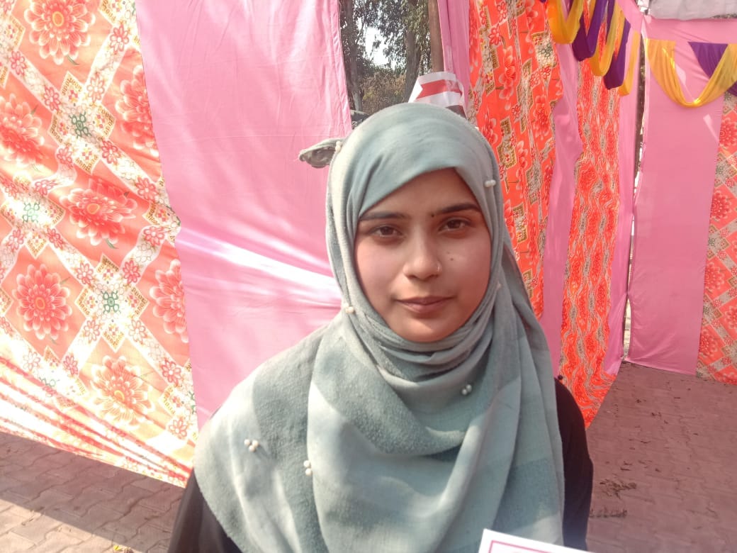 पूरनपुर में आयोजित रोजगार मेला में खाली पड़े कंपनी के प्रतिनिधियों के बैठने के पंडाल ।-संवाद पूरनपुर में आयोजित रोजगार मेला में खाली पड़े कंपनी के प्रतिनिधियों के बैठने के पंडाल ।-संवाद