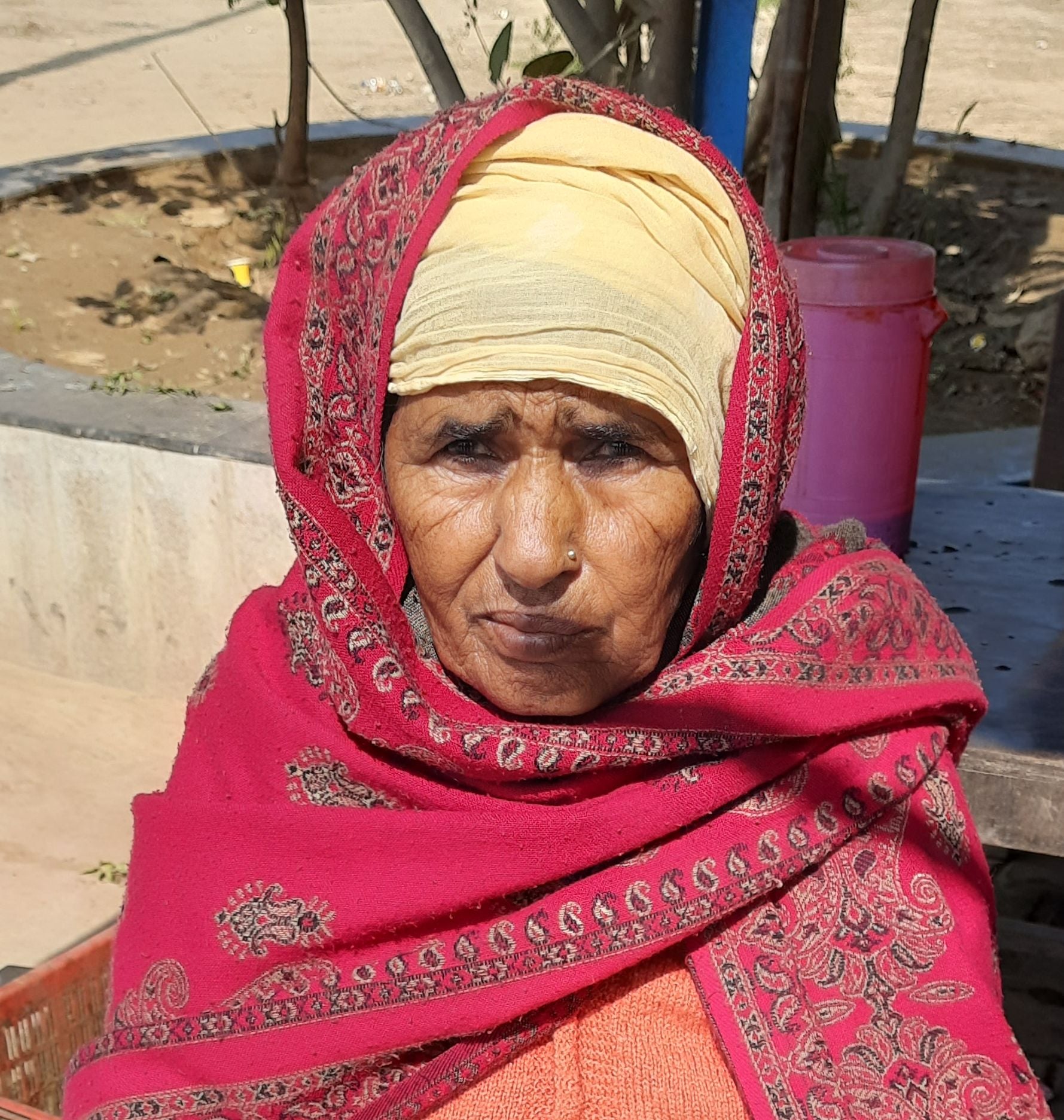 16जेएनडी14-रोडवेज हड़ताल के कारण बस नहीं मिलने से परेशान यात्री। संवाद 16जेएनडी14-रोडवेज हड़ताल के कारण बस नहीं मिलने से परेशान यात्री। संवाद