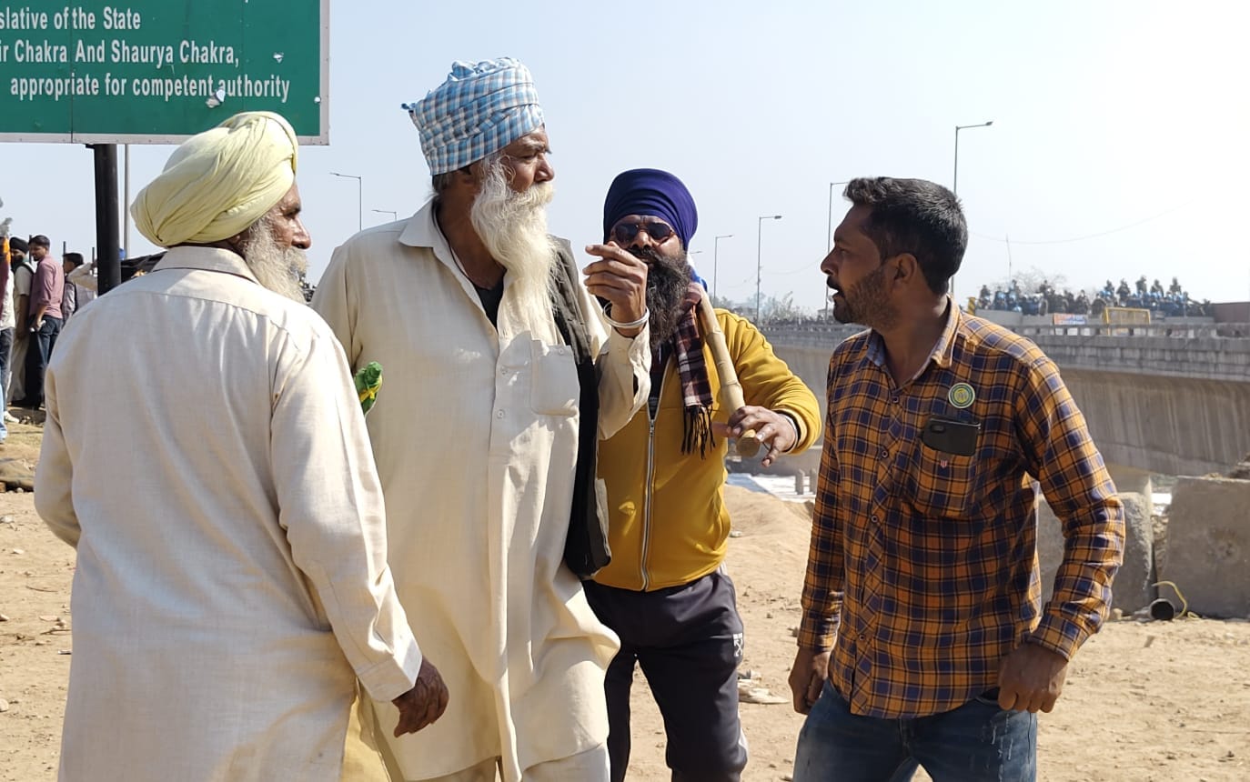 अंबाला रेंज के आईजी सिबास कविराज पुलिस अधीक्षक अंबाला जश्नदीप सिंह रंधावा संग शंभू बॉर्डर पर ड अंबाला रेंज के आईजी सिबास कविराज पुलिस अधीक्षक अंबाला जश्नदीप सिंह रंधावा संग शंभू बॉर्डर पर ड