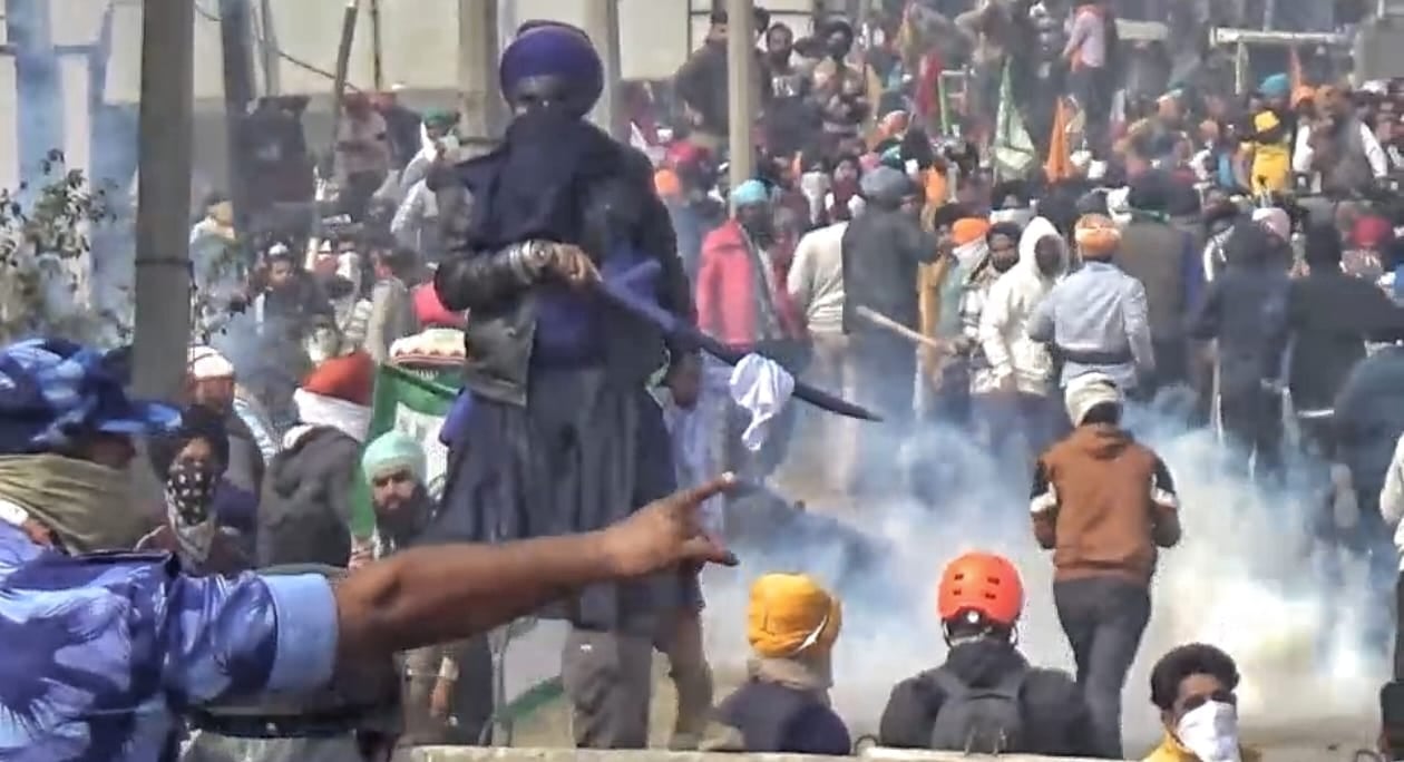अंबाला रेंज के आईजी सिबास कविराज पुलिस अधीक्षक अंबाला जश्नदीप सिंह रंधावा संग शंभू बॉर्डर पर ड अंबाला रेंज के आईजी सिबास कविराज पुलिस अधीक्षक अंबाला जश्नदीप सिंह रंधावा संग शंभू बॉर्डर पर ड
