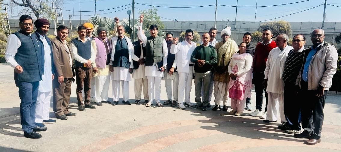 फोटो 04- सोनीपत के राई स्थित पीडब्ल्यूडी विश्राम गृह में बैठक के दौरान भारतीय किसान संघ के पदाध फोटो 04- सोनीपत के राई स्थित पीडब्ल्यूडी विश्राम गृह में बैठक के दौरान भारतीय किसान संघ के पदाध