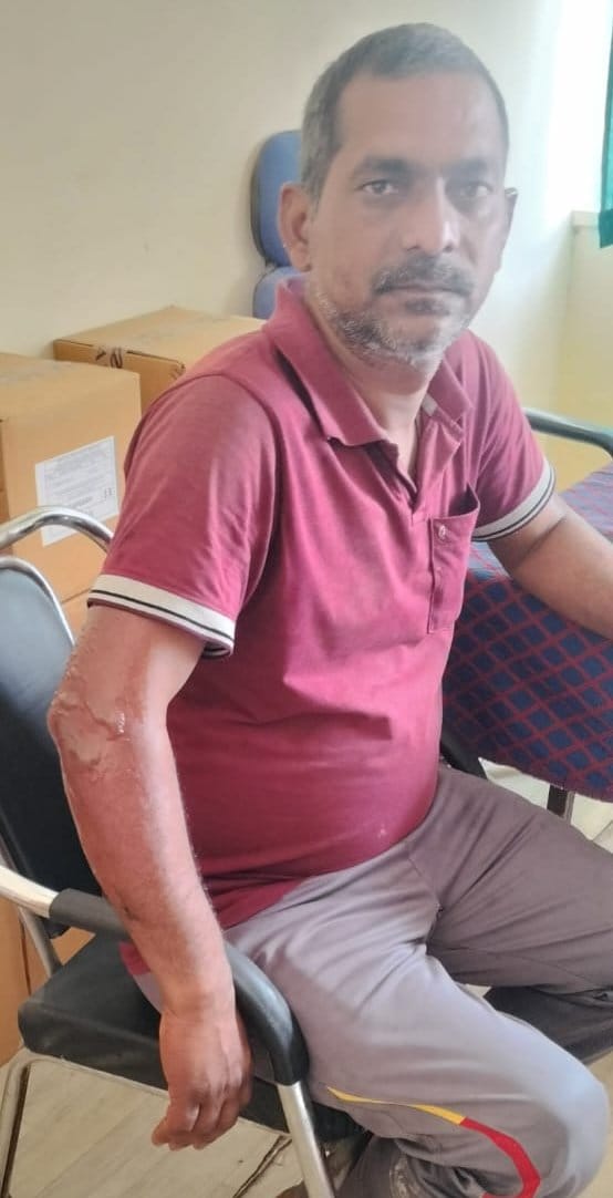 कंधई थाना क्षेत्र के परानपुर गांव में शॉर्ट सर्किट से लगी आग में जलता रिहायसी छप्पर। संवाद कंधई थाना क्षेत्र के परानपुर गांव में शॉर्ट सर्किट से लगी आग में जलता रिहायसी छप्पर। संवाद