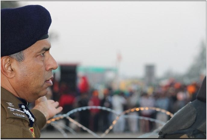 17जेएनडी38 : दातासिंह वाला बॉर्डर का निरीक्षण करने पहुंचे पुलिस महानिदेशक शत्रुजीत कपूर। संवाद 17जेएनडी38 : दातासिंह वाला बॉर्डर का निरीक्षण करने पहुंचे पुलिस महानिदेशक शत्रुजीत कपूर। संवाद
