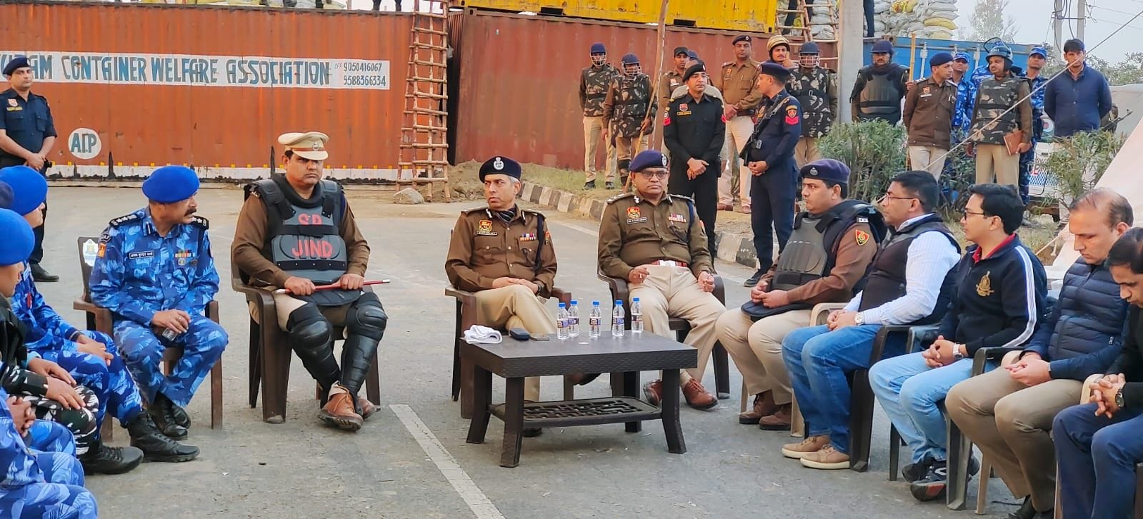 17जेएनडी38 : दातासिंह वाला बॉर्डर का निरीक्षण करने पहुंचे पुलिस महानिदेशक शत्रुजीत कपूर। संवाद 17जेएनडी38 : दातासिंह वाला बॉर्डर का निरीक्षण करने पहुंचे पुलिस महानिदेशक शत्रुजीत कपूर। संवाद