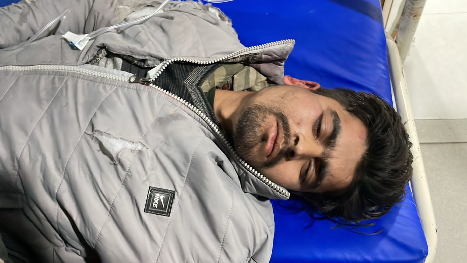 नहटौर मे बाइक सवार की मौत पर विलाप करते परिजन नहटौर मे बाइक सवार की मौत पर विलाप करते परिजन