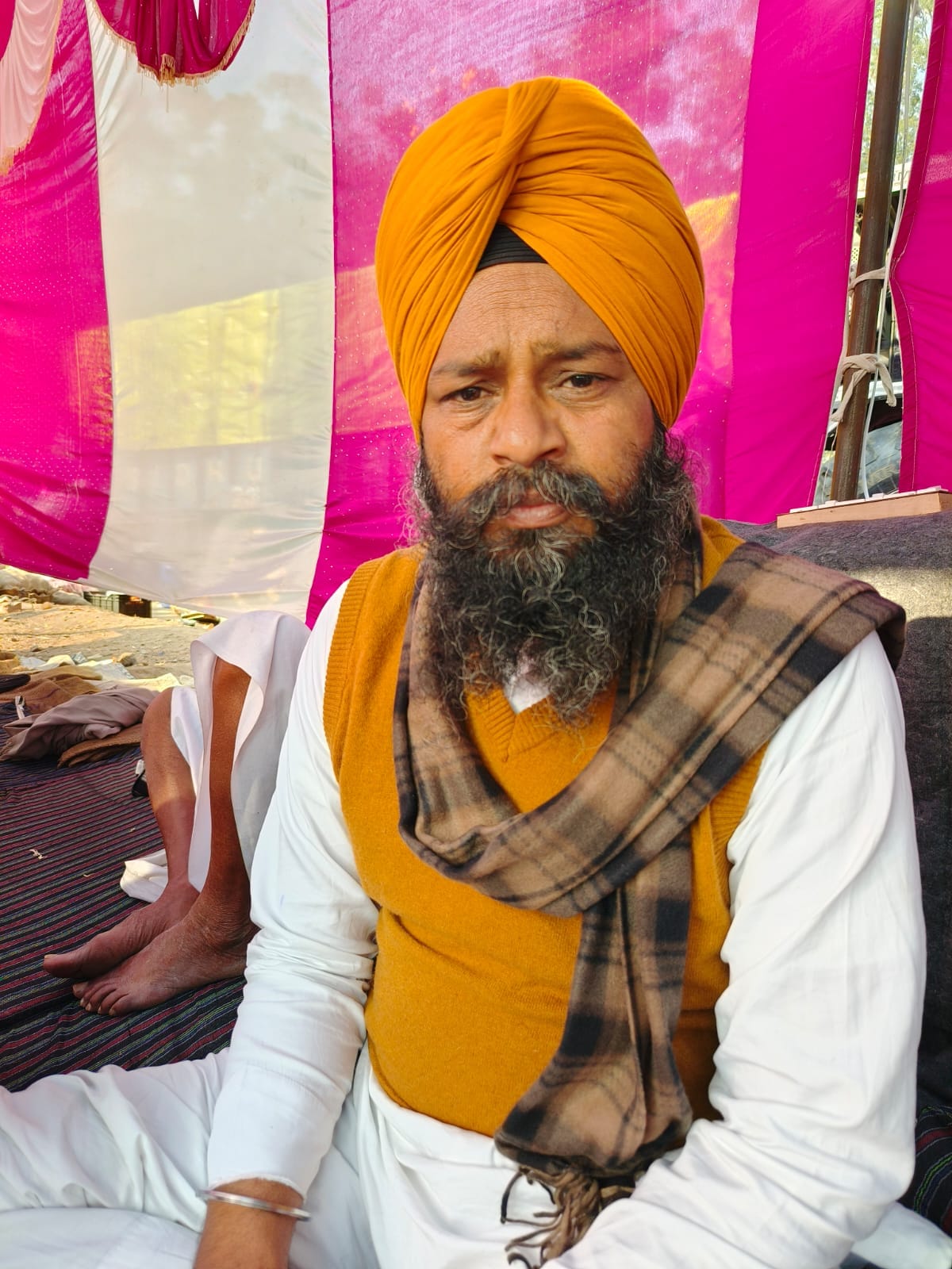 शंभू सीमा पर पंजाब की तरफ टेंट में बैठे भारतीय किसान यूनियन शहीद भगत सिंह के राष्ट्रीय अध्यक्ष शंभू सीमा पर पंजाब की तरफ टेंट में बैठे भारतीय किसान यूनियन शहीद भगत सिंह के राष्ट्रीय अध्यक्ष