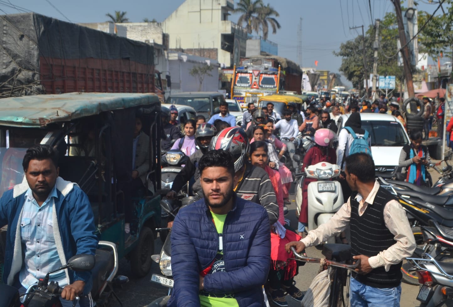 शामली आरके इंटर कॉलेज में उत्तर प्रदेश पुलिस आरक्षी भर्ती परीक्षा के दौरान अभ्यर्थियो की लगी शामली आरके इंटर कॉलेज में उत्तर प्रदेश पुलिस आरक्षी भर्ती परीक्षा के दौरान अभ्यर्थियो की लगी
